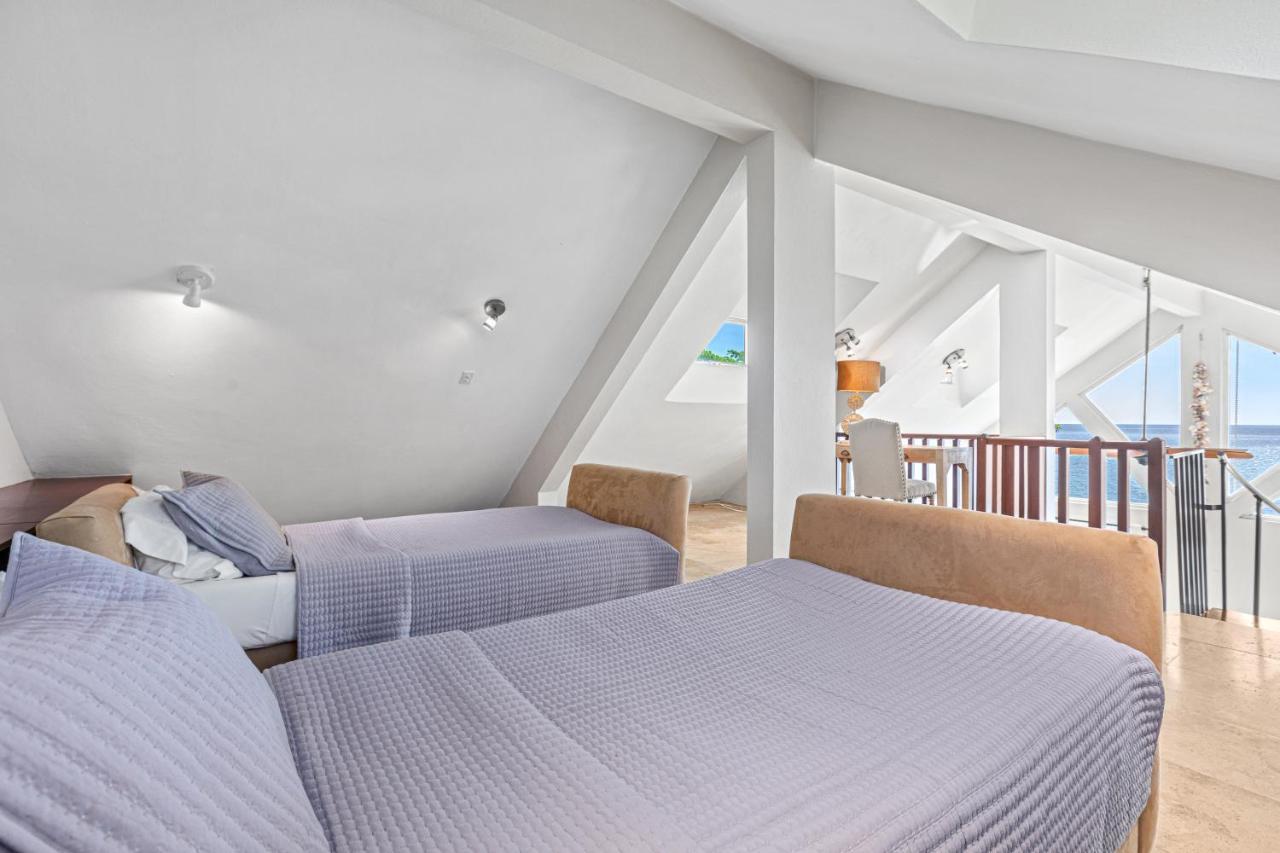Tres Sirenas Beach Inn Rincón Extérieur photo
